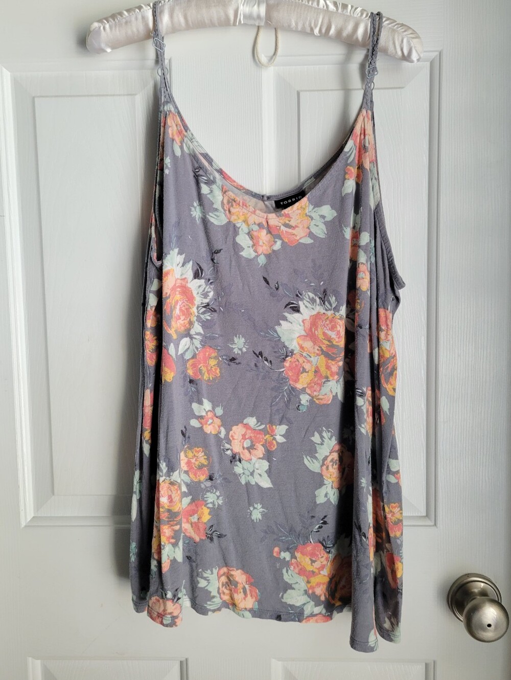 torrid Size 3 Gray Floral Flowy Tank with Peach and Mint Flowers